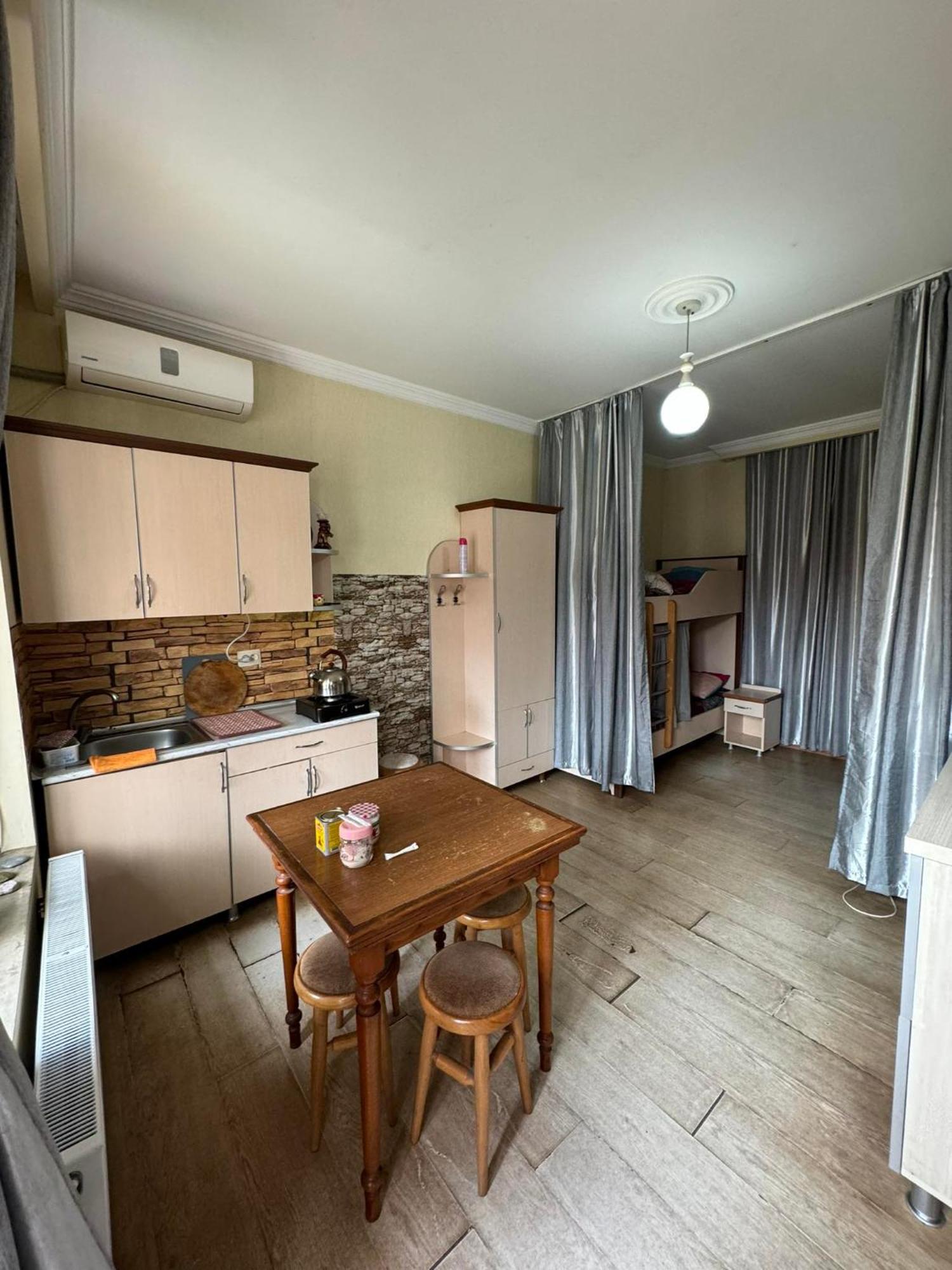 Tj+ Hostel Батуми Экстерьер фото