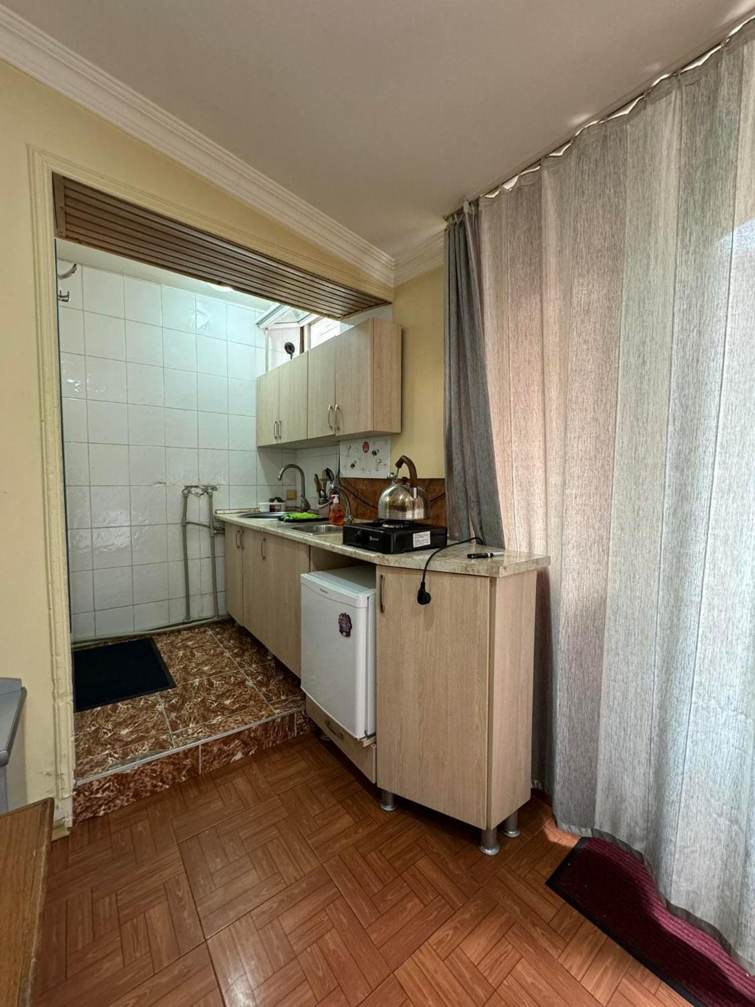 Tj+ Hostel Батуми Экстерьер фото