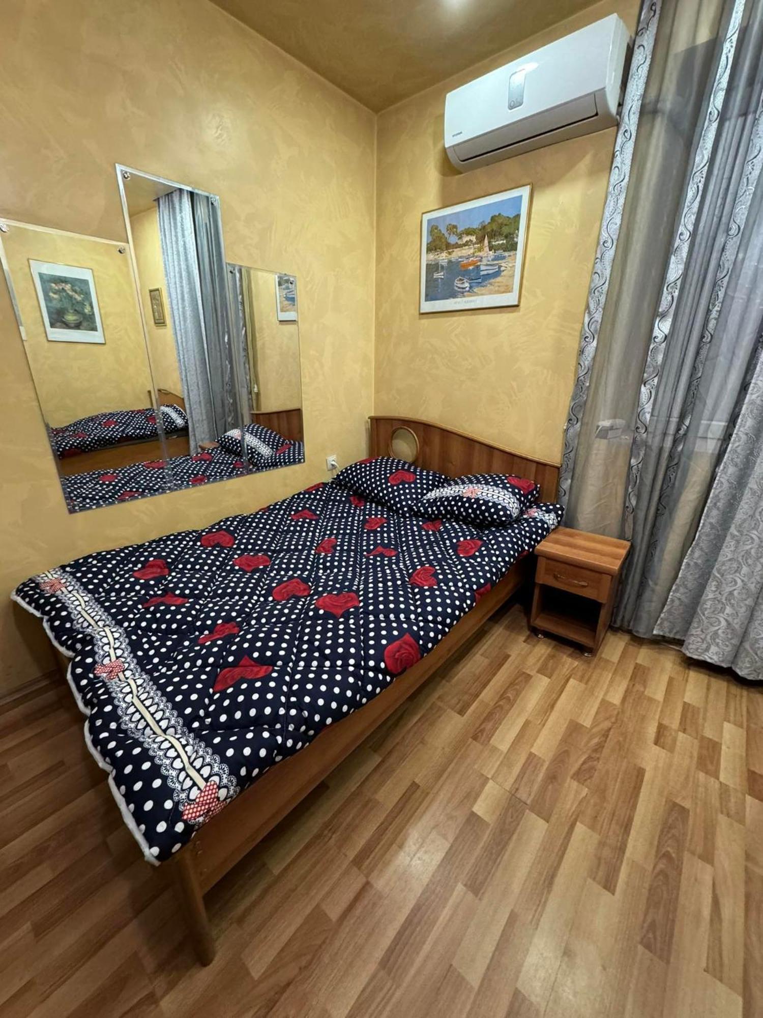 Tj+ Hostel Батуми Экстерьер фото