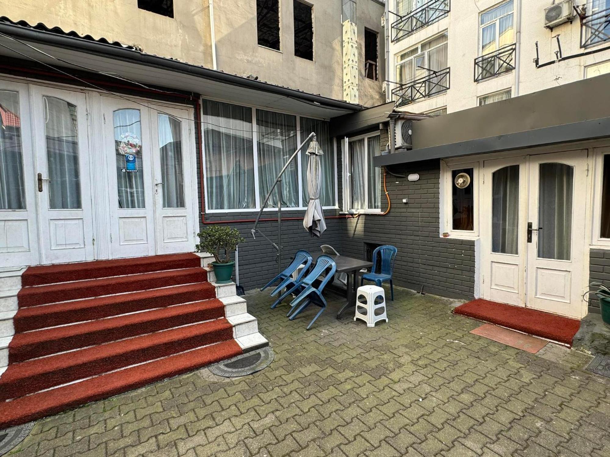 Tj+ Hostel Батуми Экстерьер фото