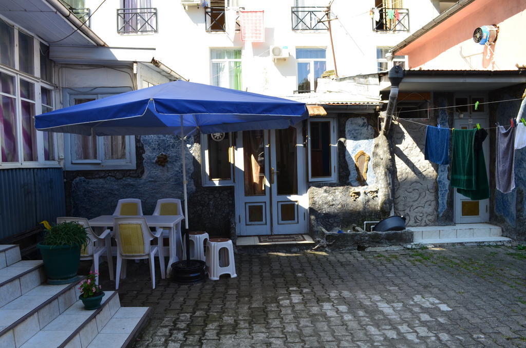 Tj+ Hostel Батуми Экстерьер фото